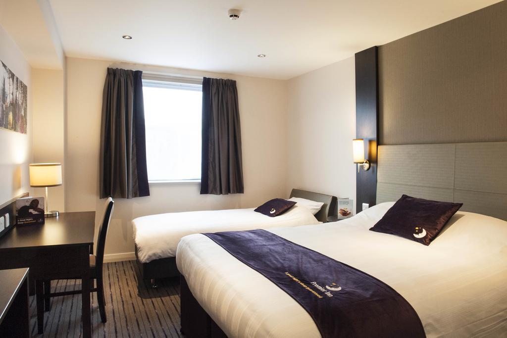 Premier Inn Merthyr Tydfil Exterior foto